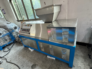 Certificat CE à vis unique Chine Ligne de production Gomme PVC Making Machine